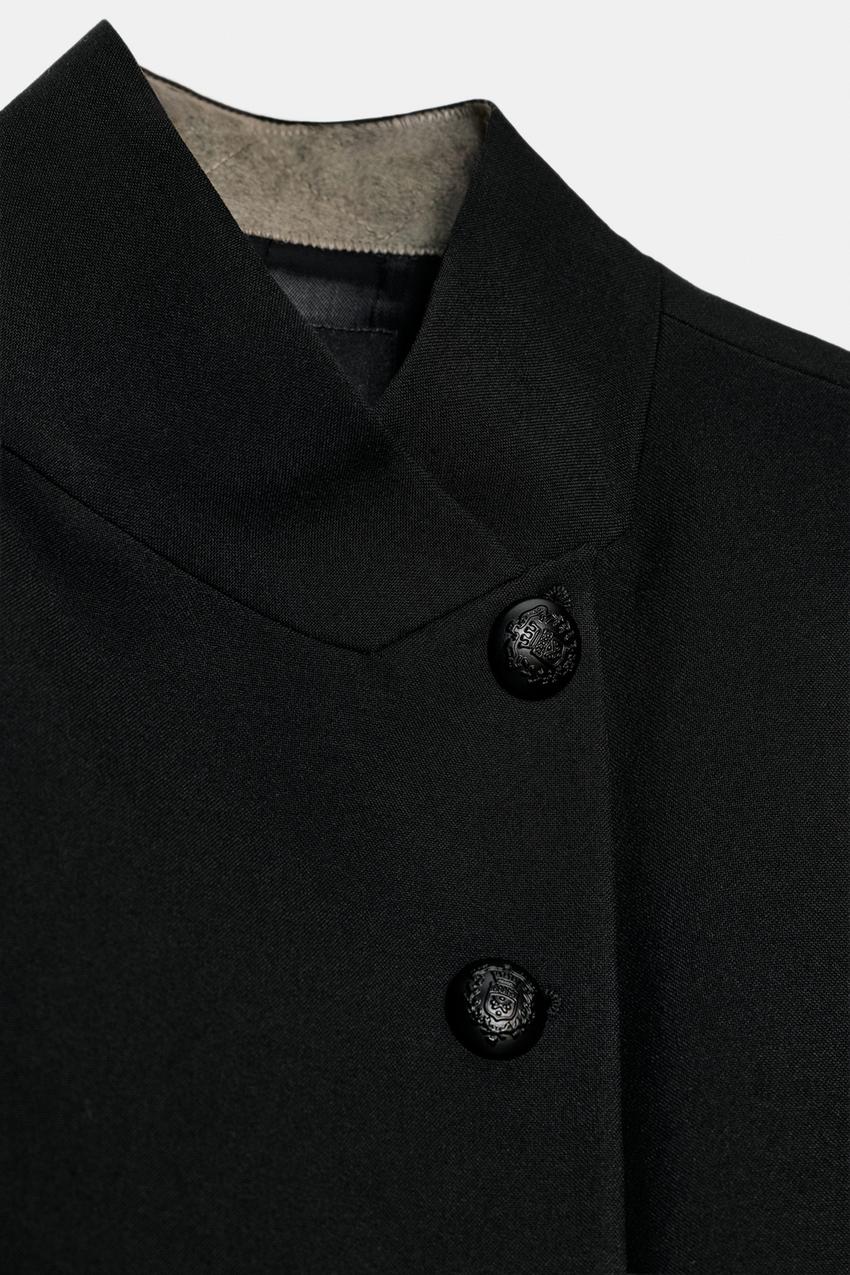 Women's collarless button blazer with long sleeves and front pockets