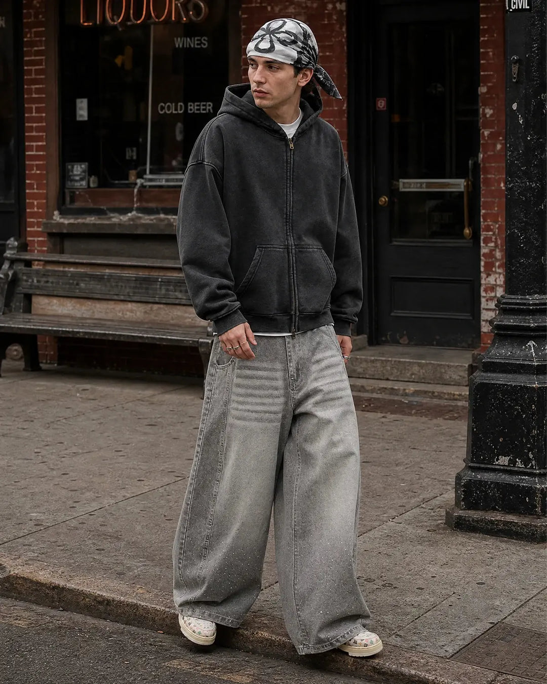 Washed unisex zip-up hoodie with hood and kangaroo pockets