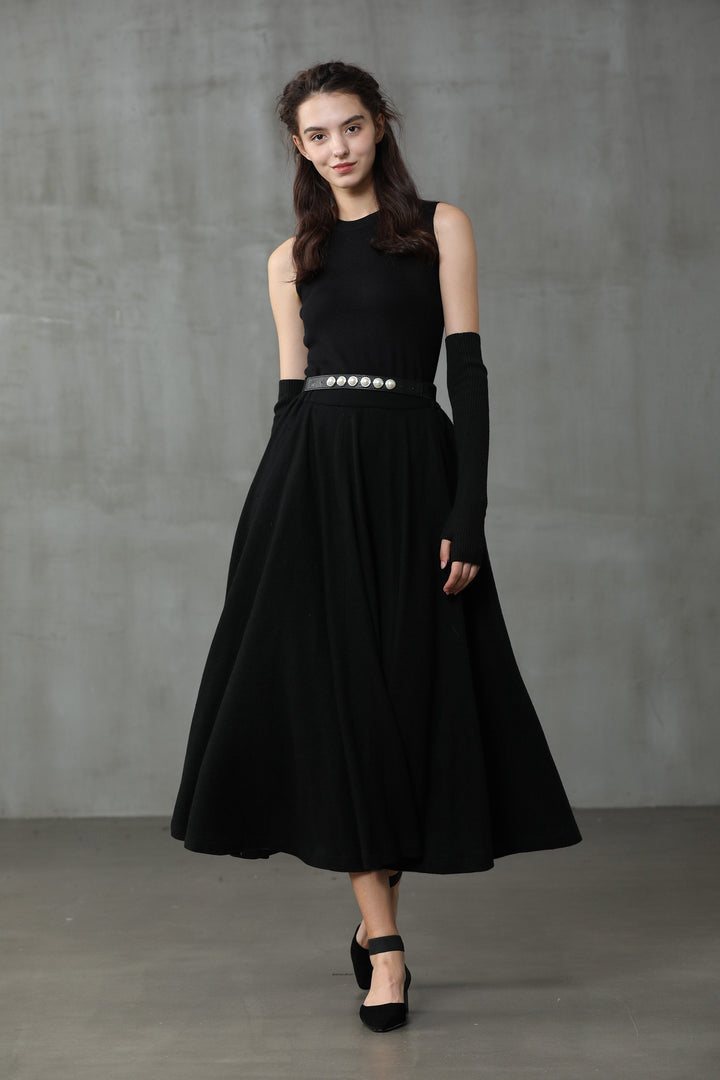 Women's full flared midi skirt with high waistband and flowing folds