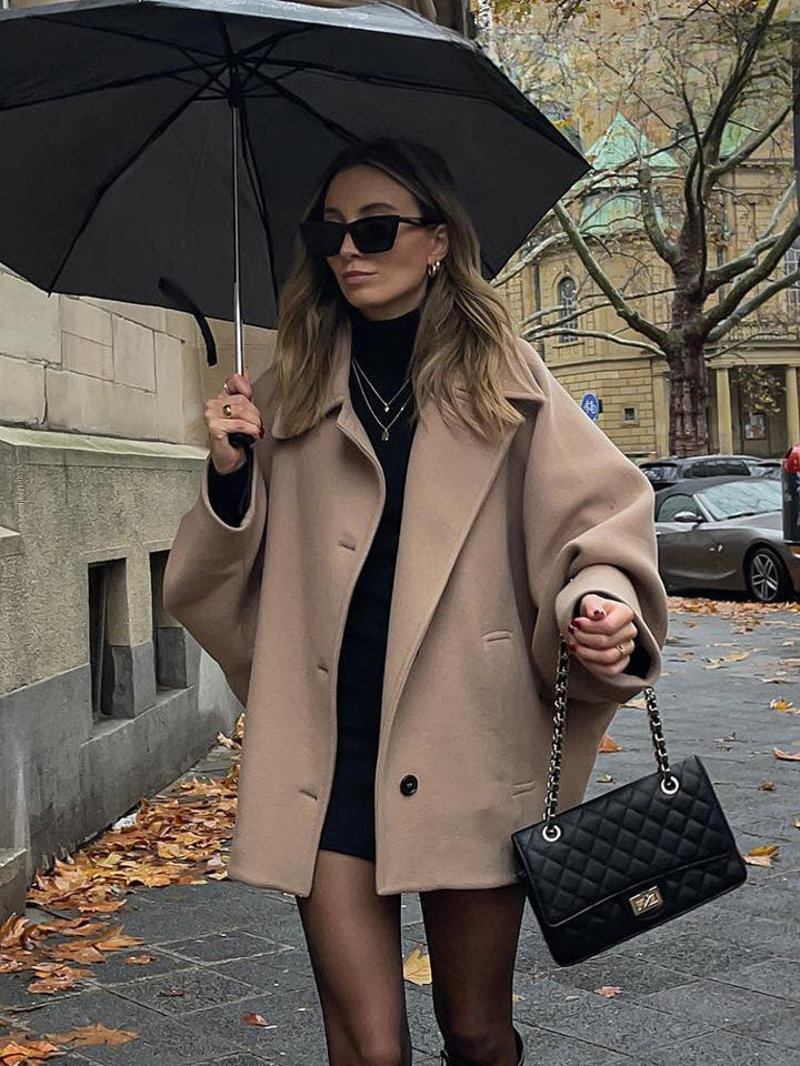 Women's short oversized coat with wide collar and button front