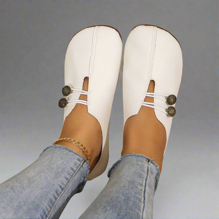 Moccasin loafers with rounded toes, lace detail and flat soles