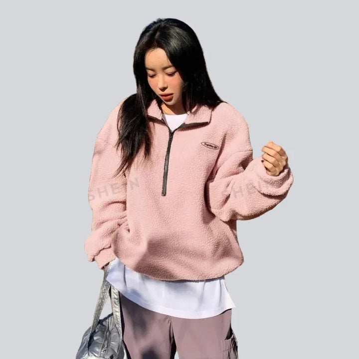 Women's textured quarter-zip sweatshirt with high collar, long sleeves and chest patch
