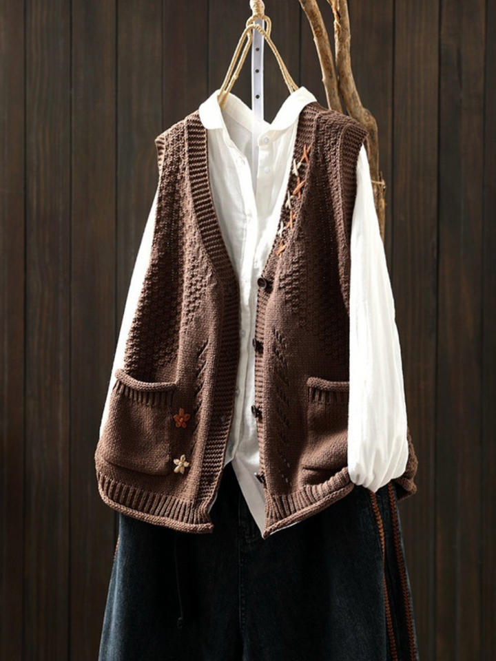 Women's textured knitted vest with V-neck, buttons and patch pockets