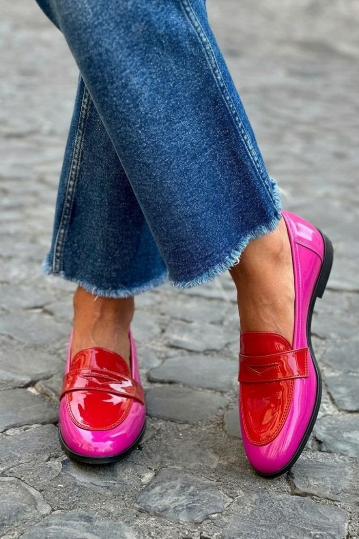 Women's colourblock loafers with round toes and low heels