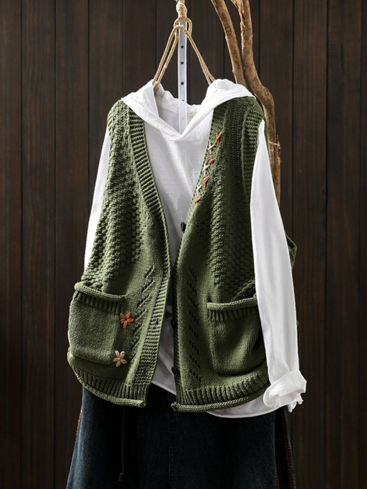 Women's textured knitted vest with V-neck, buttons and patch pockets