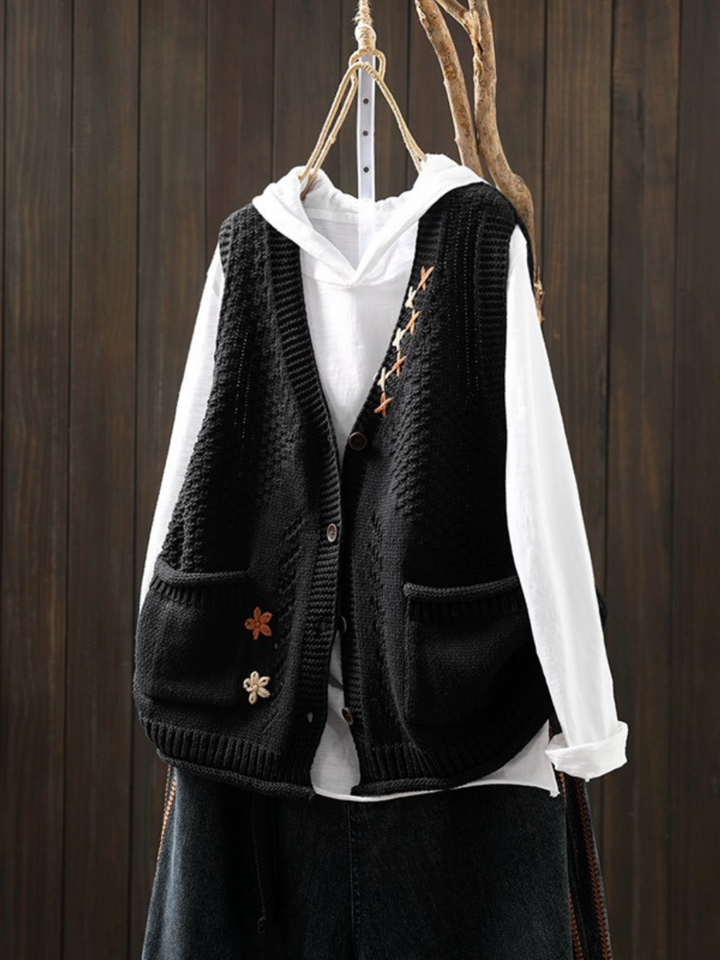 Women's textured knitted vest with V-neck, buttons and patch pockets