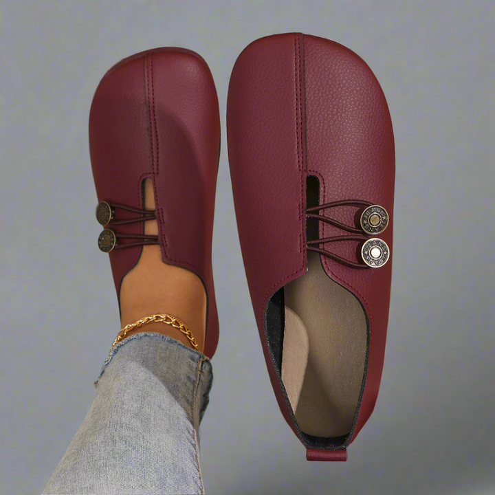 Moccasin loafers with rounded toes, lace detail and flat soles