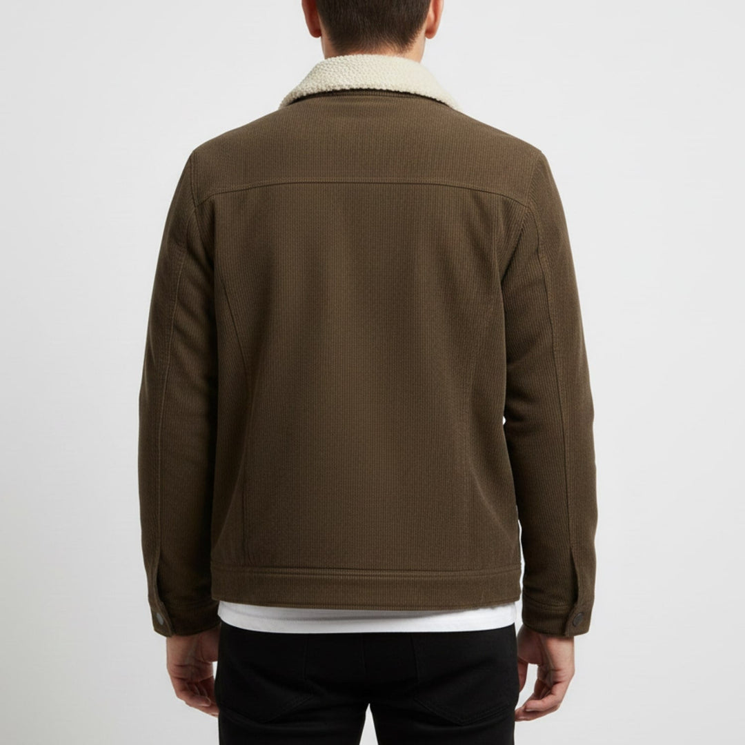 Men's corduroy jacket with textured collar, snap fastening and flap pockets
