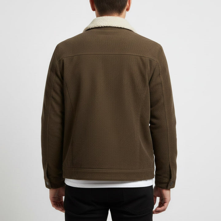 Men's corduroy jacket with textured collar, snap fastening and flap pockets