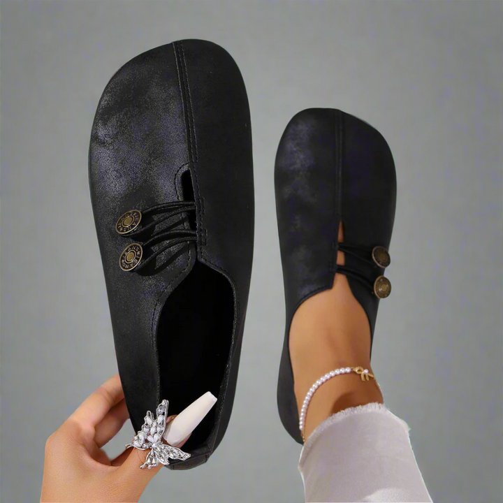 Moccasin loafers with rounded toes, lace detail and flat soles