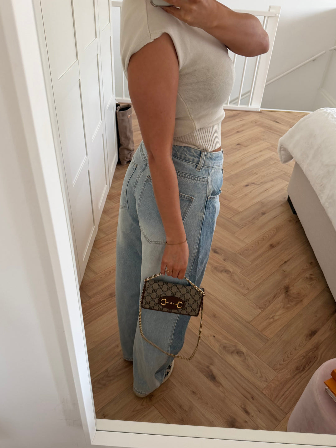 Women's straight-leg blue denim jeans