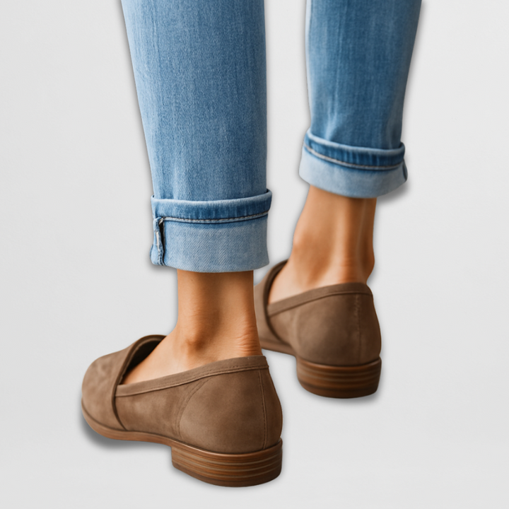 Women's pointed-toe loafer with lightweight sole in tan and black