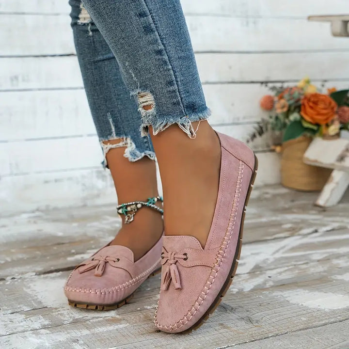 Women's moccasin loafers with tassel detailing and stitched edging