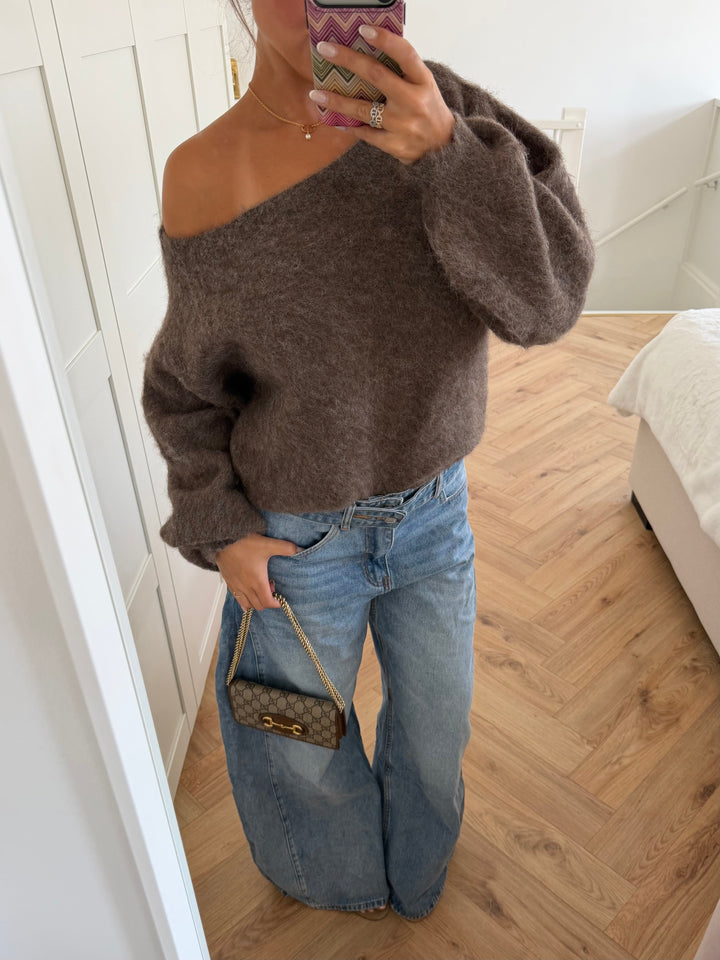 Women's brown off-shoulder jumper with long sleeves and ribbed cuffs