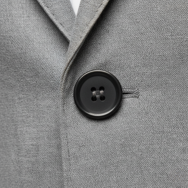 Men's slim-fit structured woven blazer with notch lapels, long sleeves and flap pockets