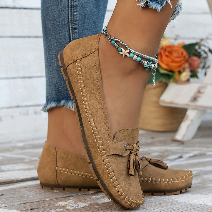 Women's moccasin loafers with tassel detailing and stitched edging