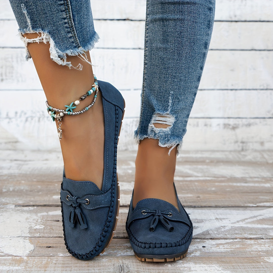 Classic loafer with tassel detail in grey suede with moccasin sole