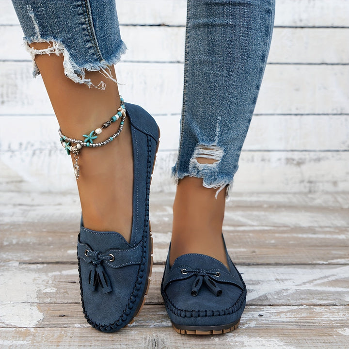 Classic loafer with tassel detail in grey suede with moccasin sole