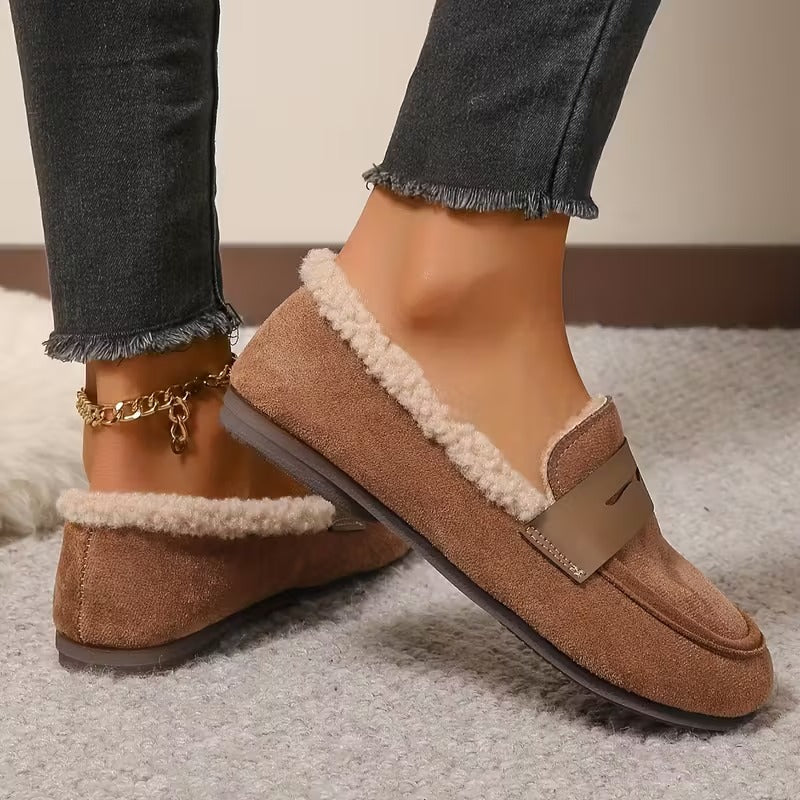 Women's lined slip-on loafers with round toes and wide front bands