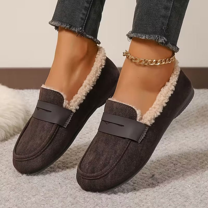 Women's lined slip-on loafers with round toes and wide front bands