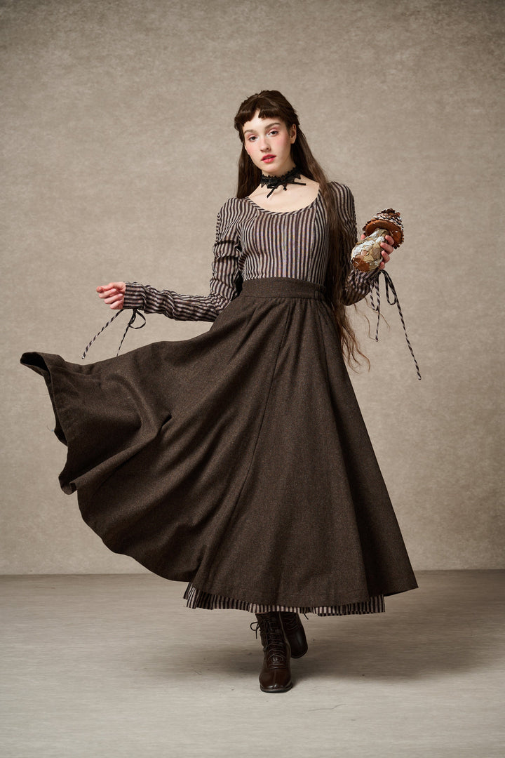 Women's full flared midi skirt with high waistband and flowing folds