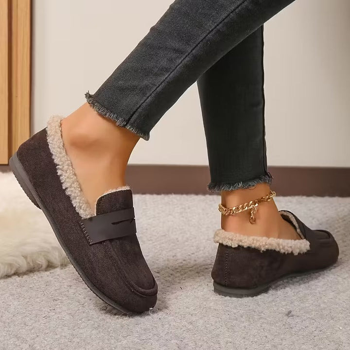 Women's lined slip-on loafers with round toes and wide front bands