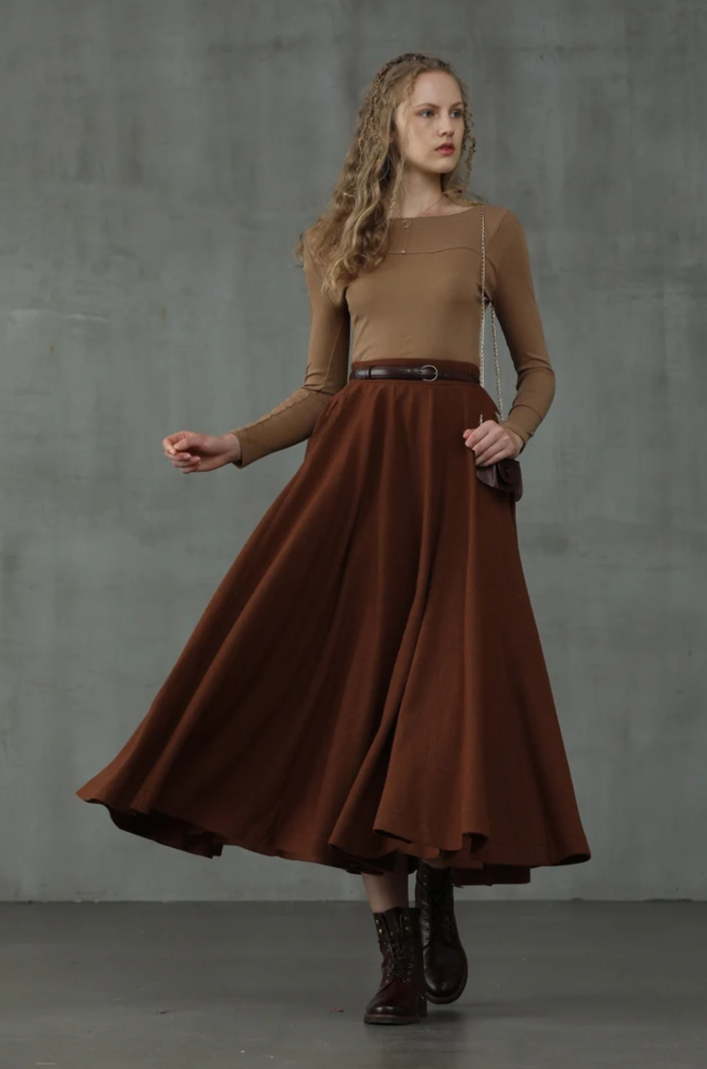 Women's full flared midi skirt with high waistband and flowing folds