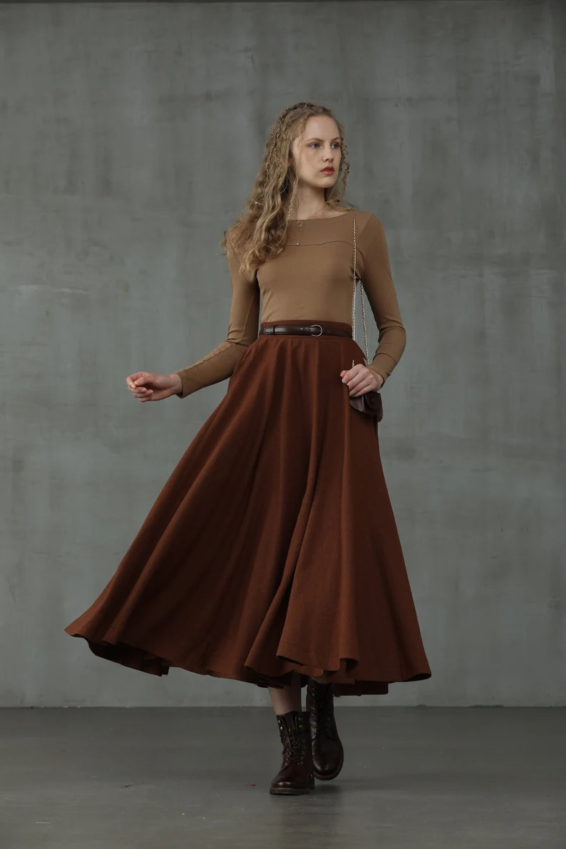 Women's full flared midi skirt with high waistband and flowing folds