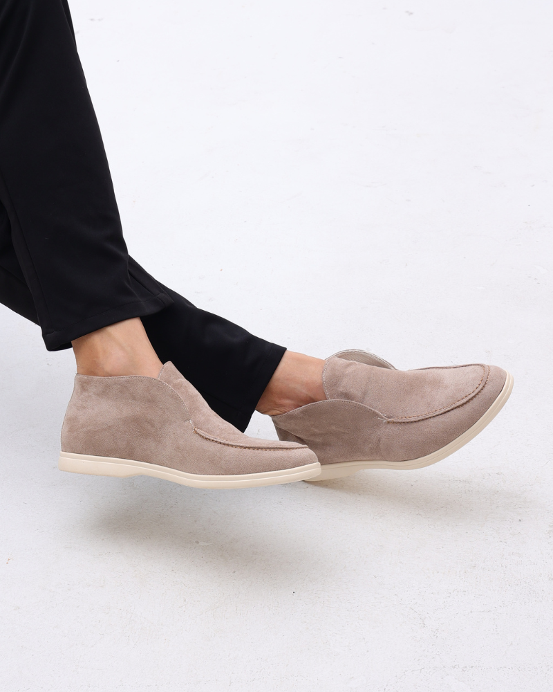 Unisex ankle loafers with round moc toe and flat sole