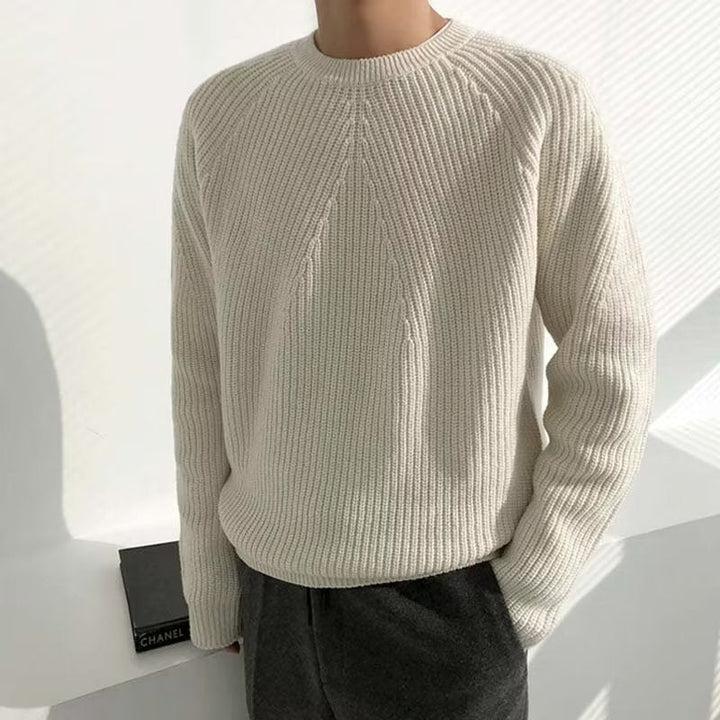Ribbed crew neck sweater with long sleeves