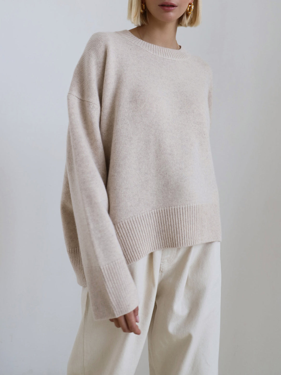 Women's oversized crewneck knitted sweater with long sleeves and ribbed trims
