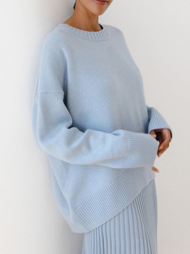 Women's oversized crewneck knitted sweater with long sleeves and ribbed trims