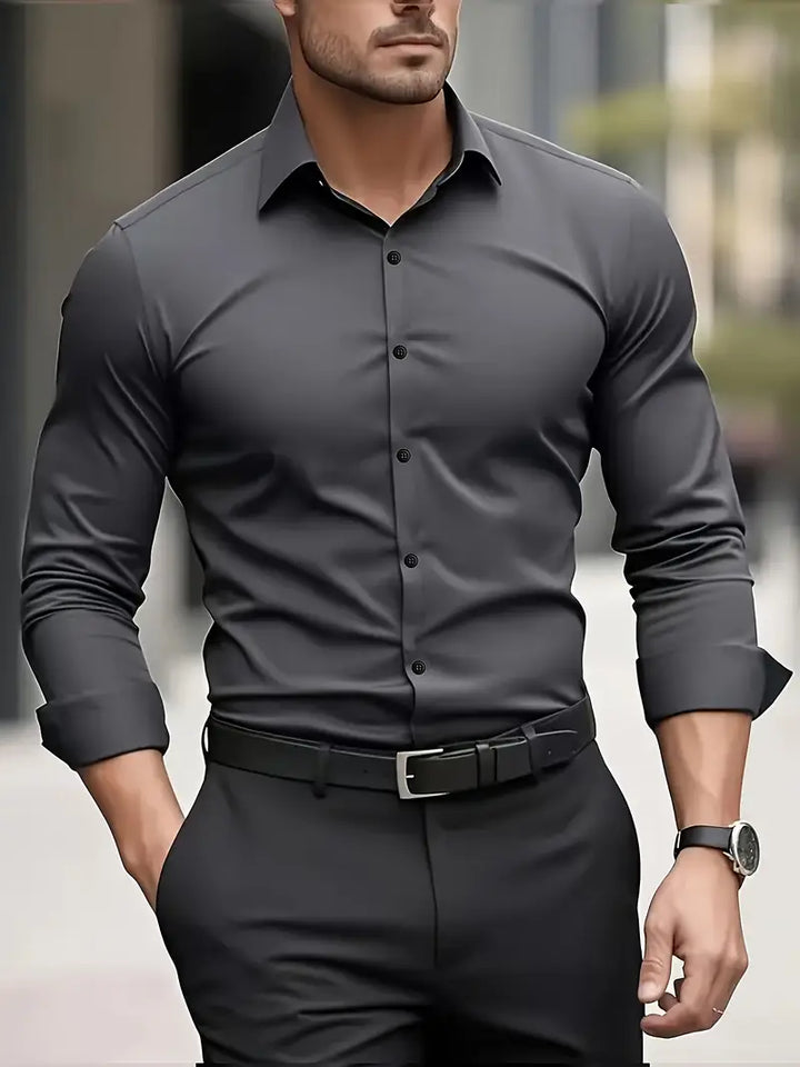 Men's slim fit long-sleeved button-up shirt with spread collar