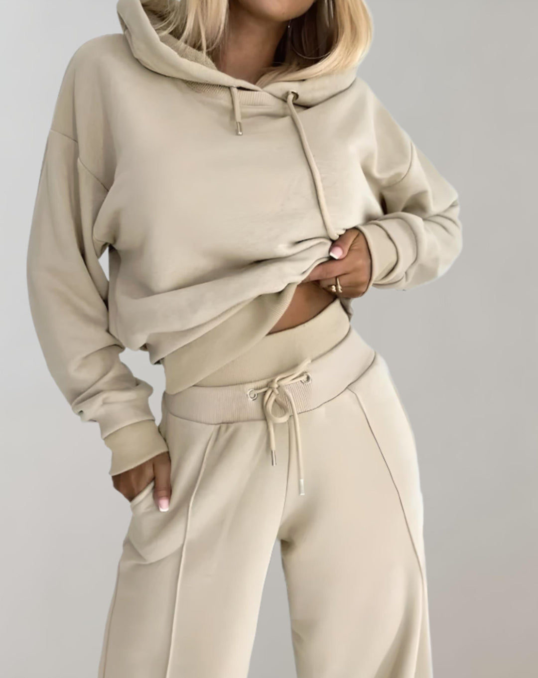 Women's cropped hooded sweatshirt and wide-leg trousers set