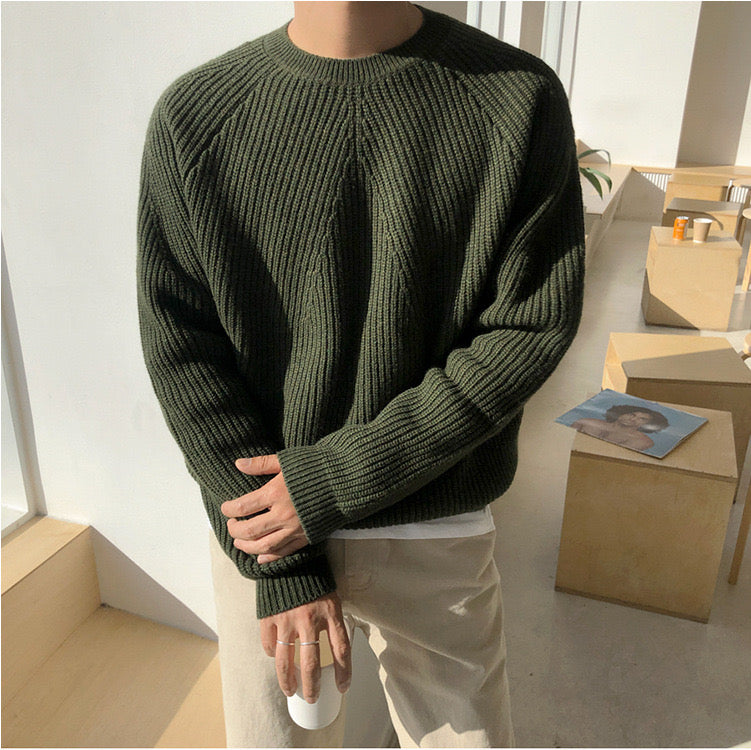 Ribbed crew neck sweater with long sleeves