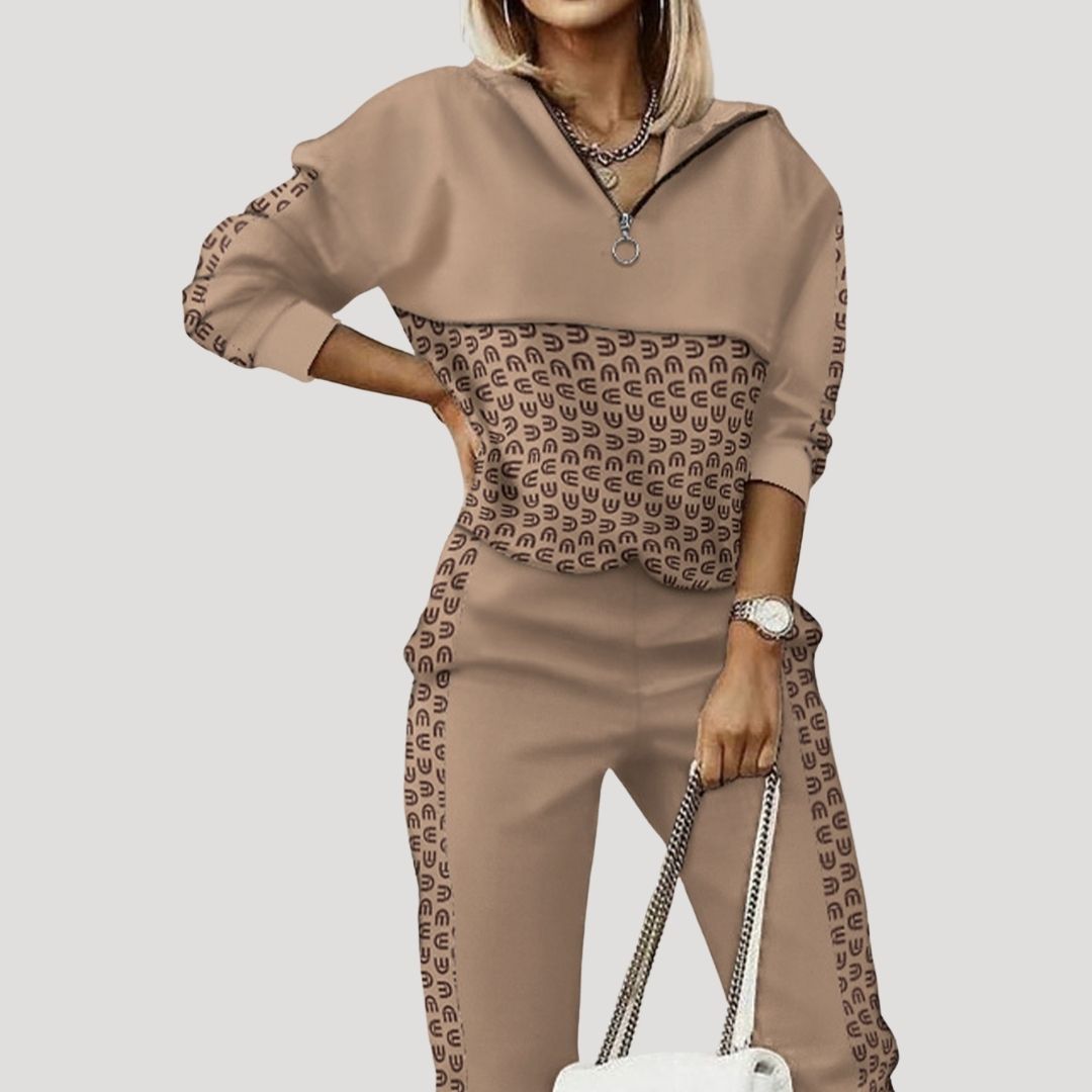 Women's hooded tracksuit set with tapered jogger trousers