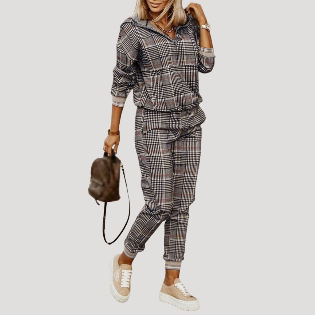 Women's hooded tracksuit set with tapered jogger trousers