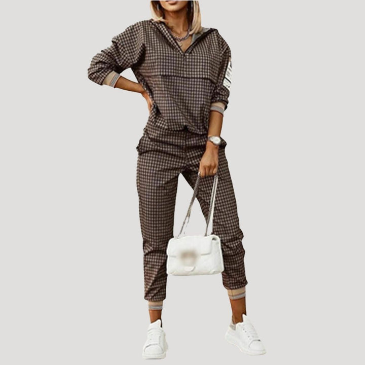 Women's hooded tracksuit set with tapered jogger trousers