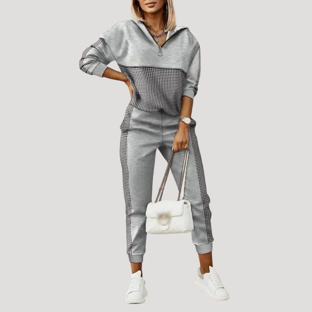 Women's hooded tracksuit set with tapered jogger trousers