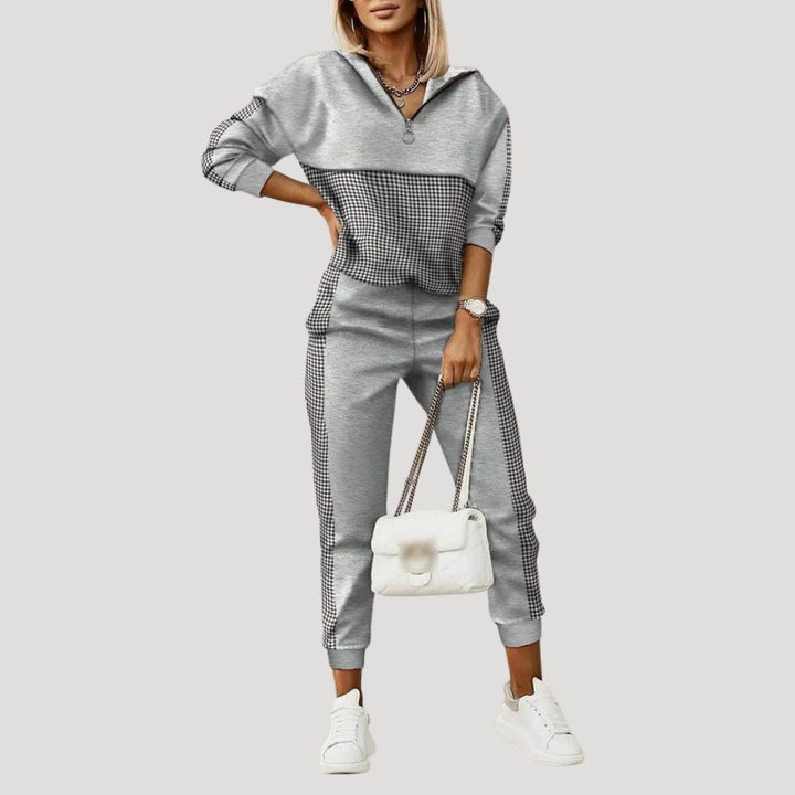 Women's hooded tracksuit set with tapered jogger trousers