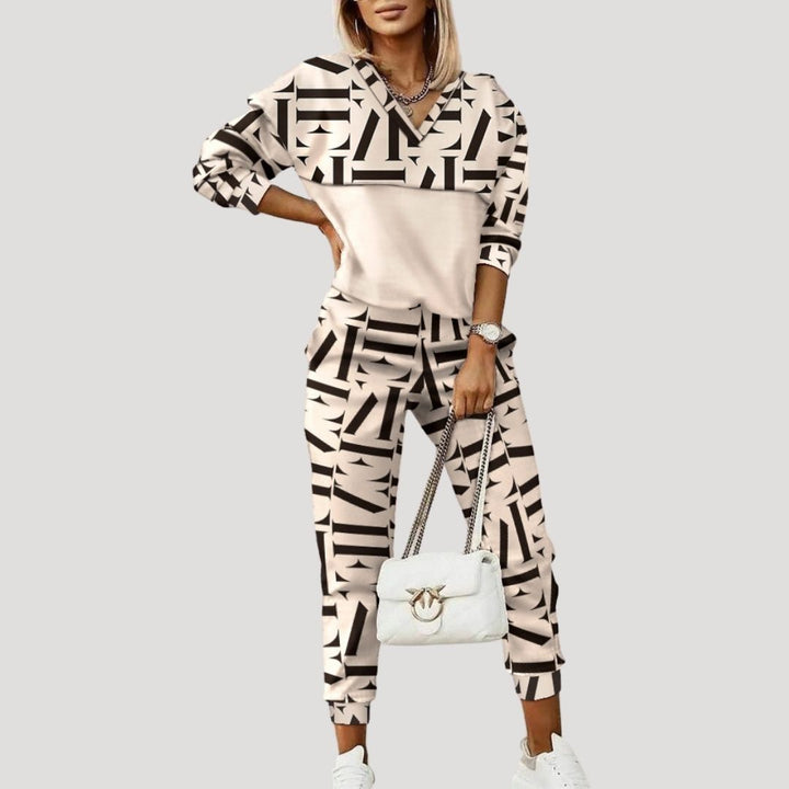 Women's hooded tracksuit set with tapered jogger trousers