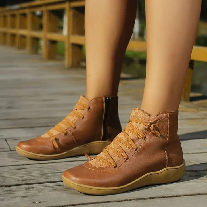 Women's plain lace-up ankle boots with side zip and flat sole