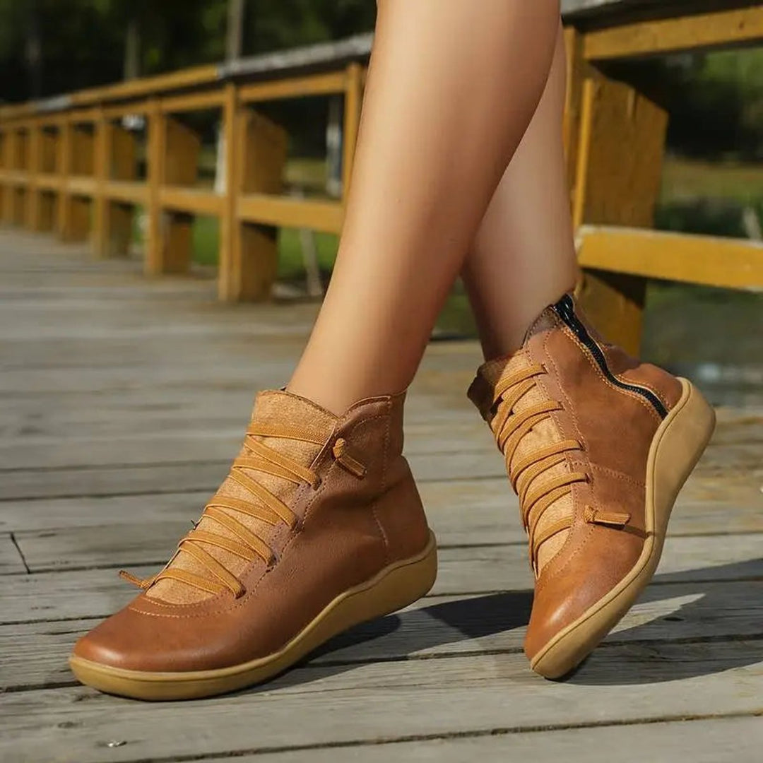 Women's plain lace-up ankle boots with side zip and flat sole