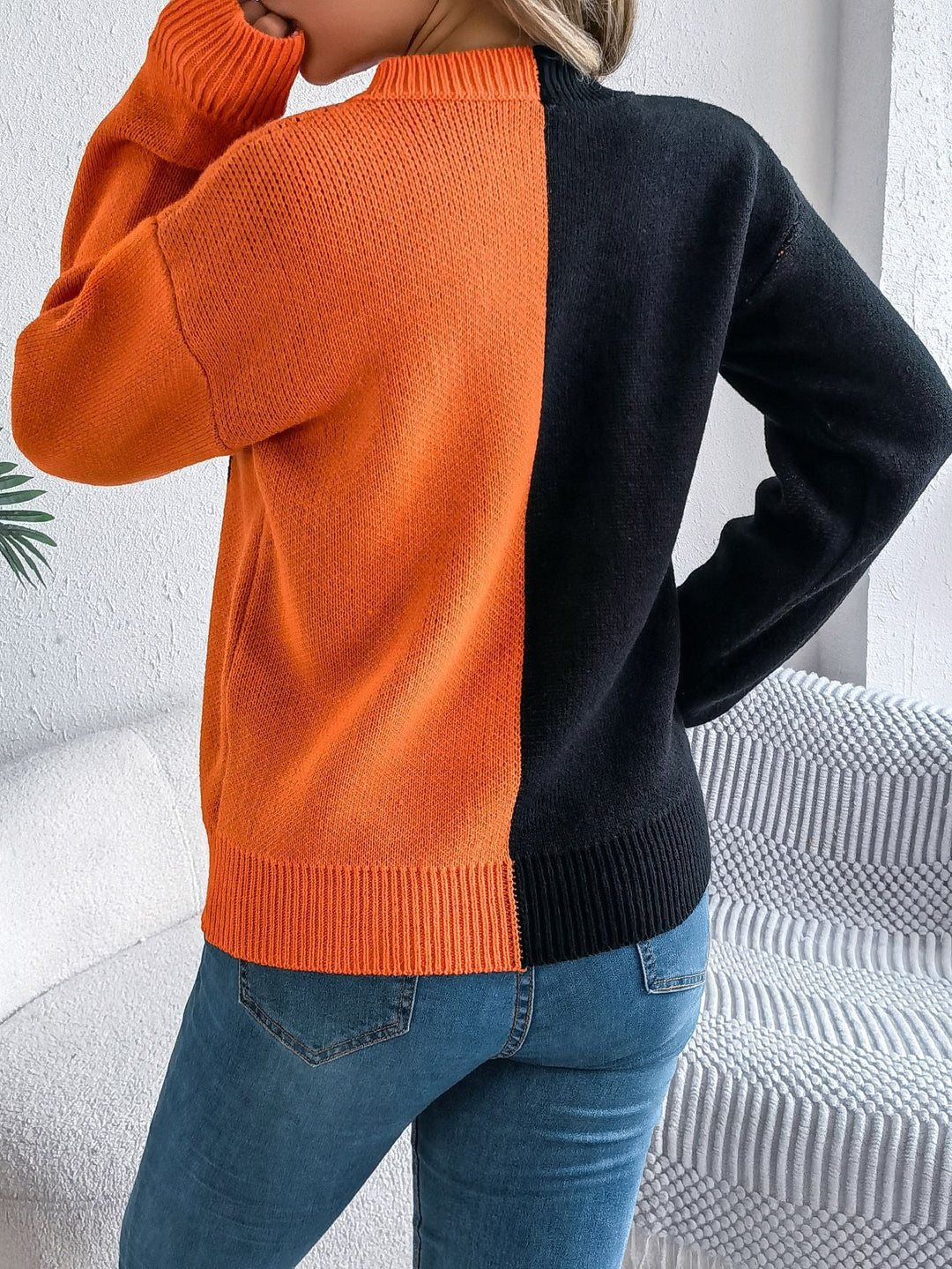 Women's geometric colour-block knitted jumper with crew neck and long sleeves