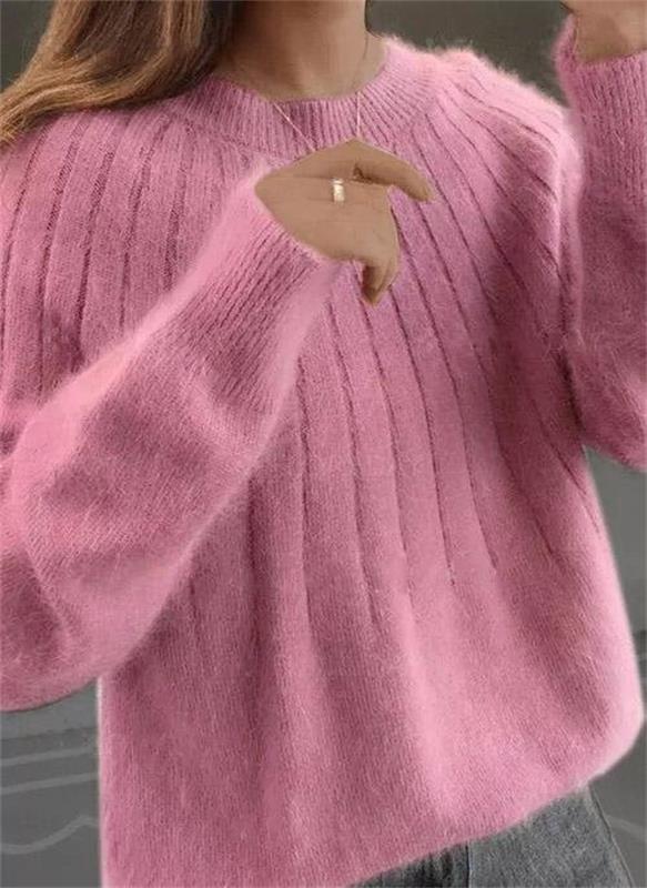 Women's ribbed crew neck jumper with long sleeves and relaxed hip-length fit