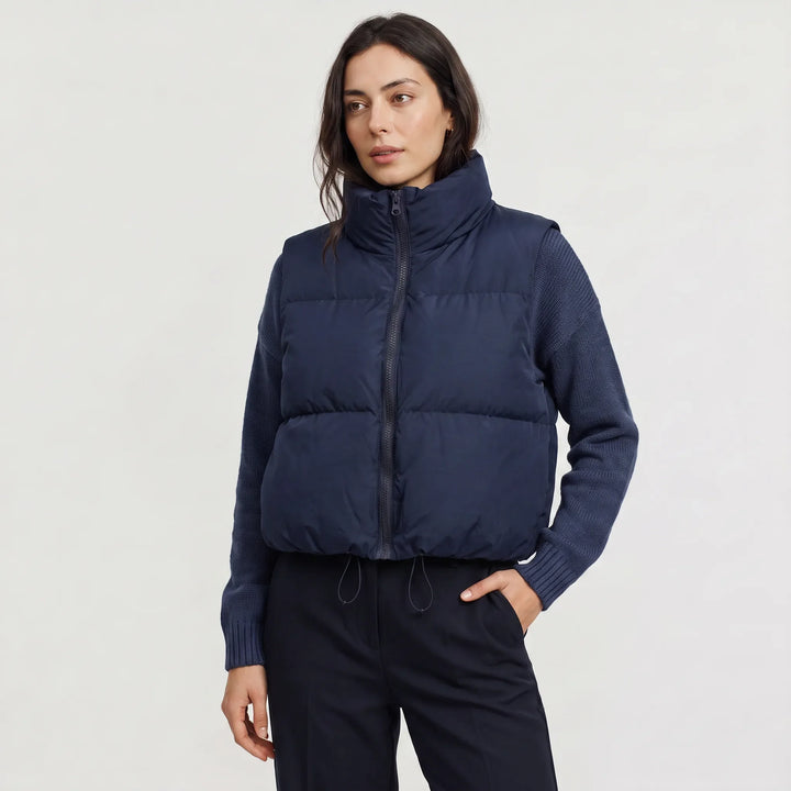 Women's cropped quilted puffer gilet with high collar and front zip