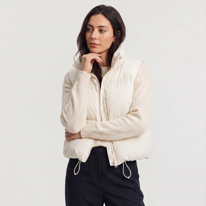 Women's cropped quilted puffer gilet with high collar and front zip