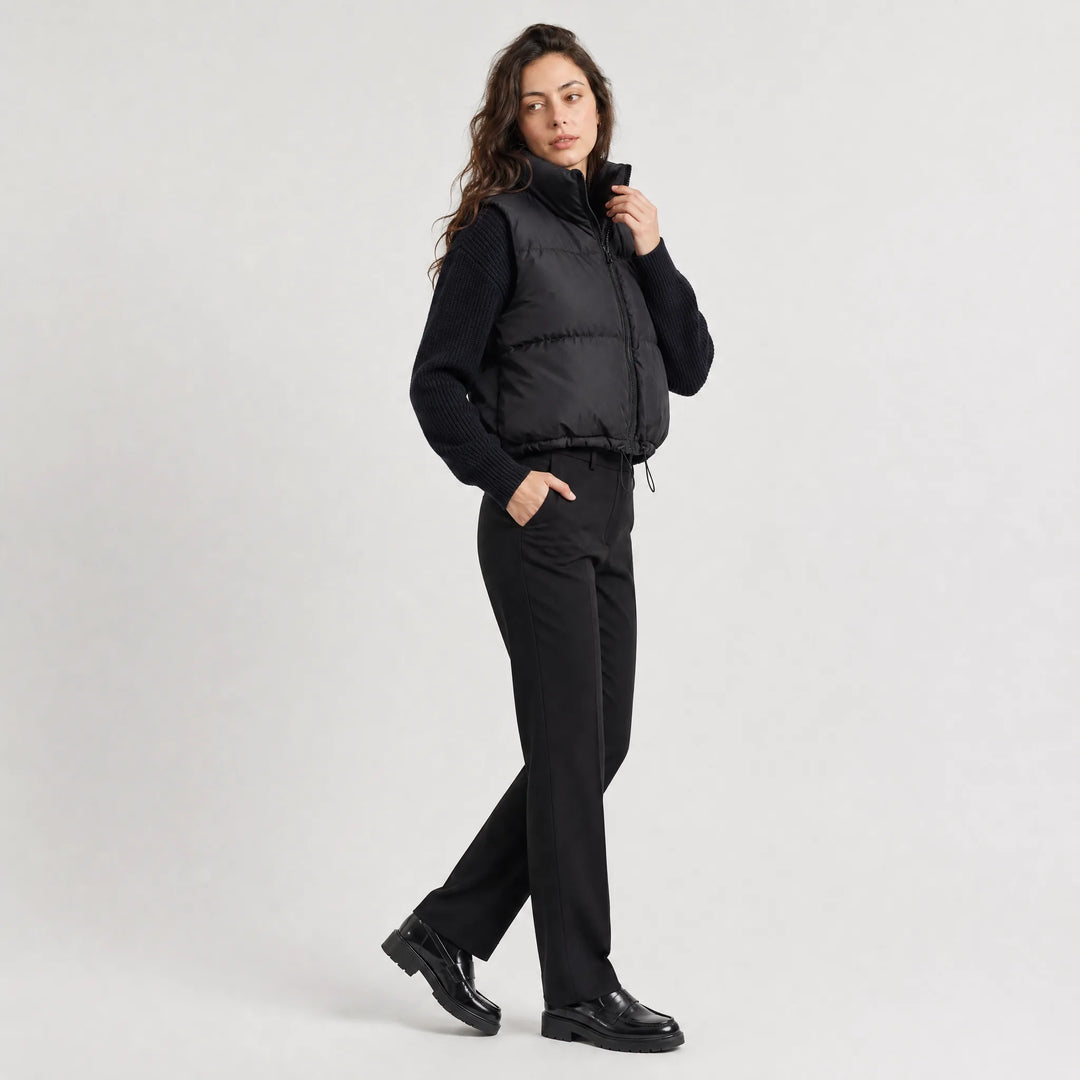 Women's cropped quilted puffer gilet with high collar and front zip