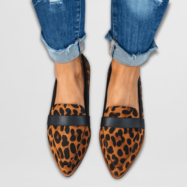 Women's slip-on loafer with flat sole in tan and grey