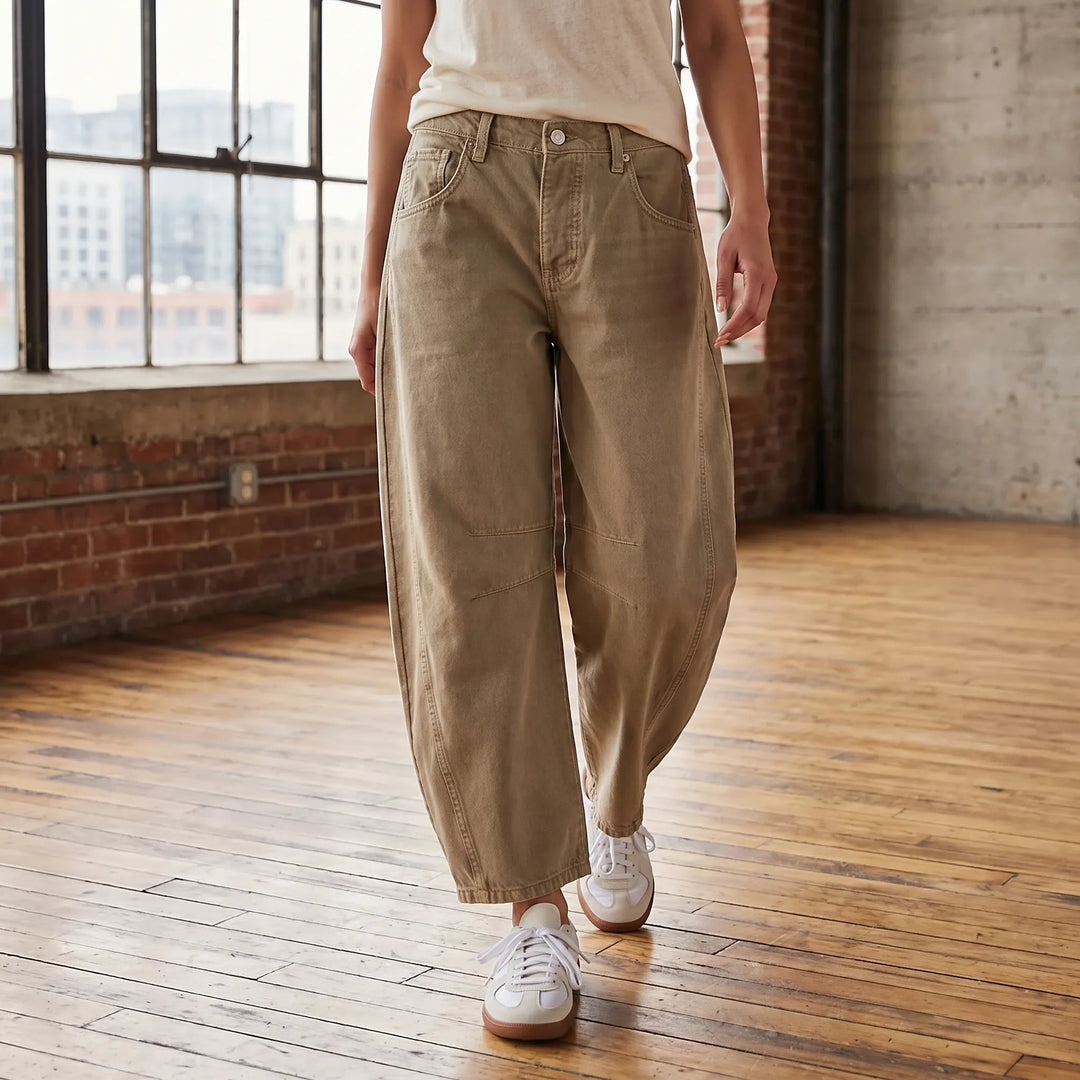 Women's curved barrel leg ankle-cropped jeans with high waist and wide legs